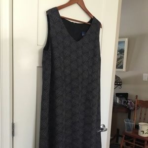 Plus size sleeveless shift dress size 20